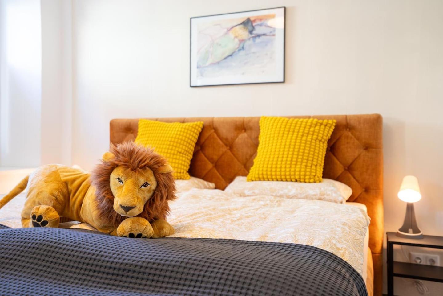 Nice2Be Lions Love - Augsburg Zentrum ภายนอก รูปภาพ